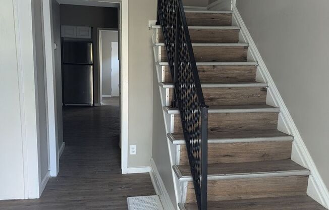 Cozy and Spacious, Excellent Neighborhood, Great Street, So Much Parking!