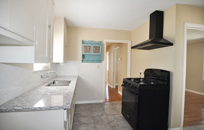 2 beds, 1 bath, $1,495