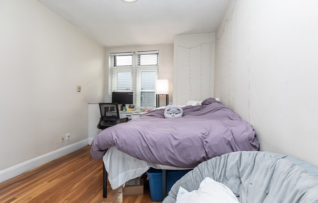 3 beds, 1 bath, 750 sqft, $4,725, Unit 14