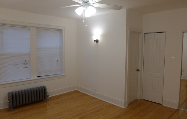 Studio, 1 bath, 350 sqft, $1,425, Unit 107
