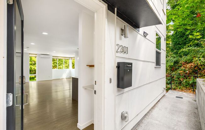 Move in Special! 3 Bedroom 2 Bath Newer Magnolia Townhouse