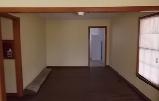 2 beds, 1 bath, $1,095