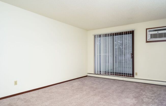 2 beds, 1 bath, 1,000 sqft, $1,415, Unit 820-103