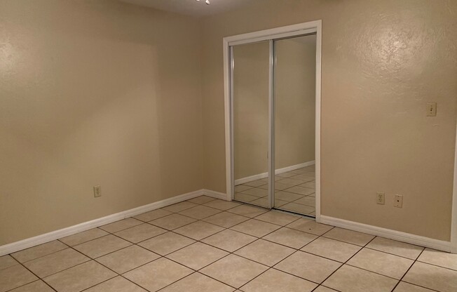 2 beds, 1 bath, 868 sqft, $1,100, Unit 4044 NE 1 DR