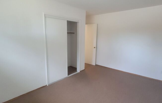 2 beds, 1 bath, $2,500, Unit 1F