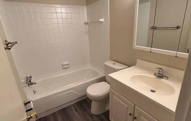 1 bed, 1 bath, $1,325, Unit B15