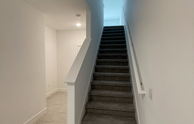 COMING AVAILABLE!  TOWNHOME IN HIGHLY DESIRABLE WINTER SPRINGS/TUSCAWILLA
