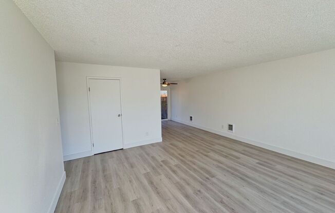 2 beds, 1 bath, 890 sqft, $1,595, Unit 16
