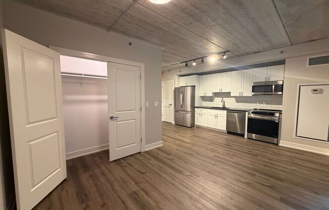 Studio, 1 bath, 418 sqft, $1,700, Unit 952-206