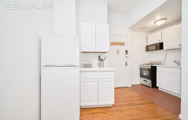 1 bed, 1 bath, $3,200, Unit 7