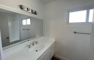 1 bed, 1.5 baths, 700 sqft, $1,875, Unit Unit 4