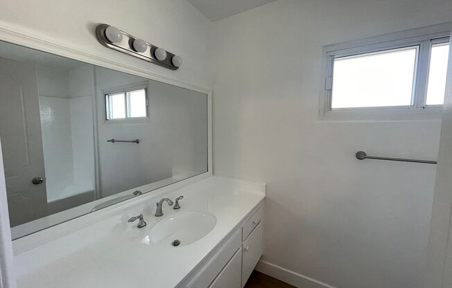 1 bed, 1.5 baths, 700 sqft, $1,875, Unit Unit 4