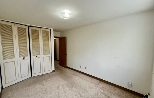 2 beds, 1 bath, $1,295, Unit 306