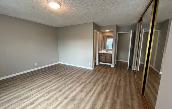 1 bed, 2 baths, 900 sqft, $2,300, Unit 107