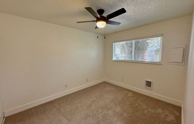 2 beds, 1 bath, 890 sqft, $1,455, Unit 24