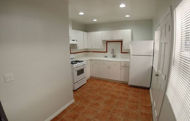 Studio, 1 bath, 423 sqft, $1,695, Unit 08