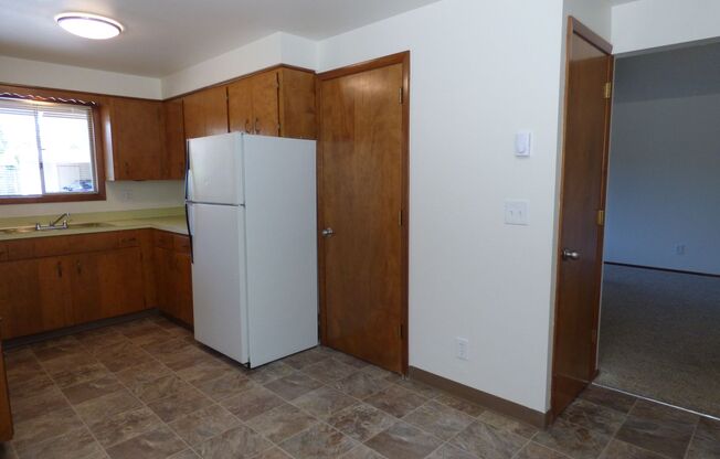 2 beds, 1 bath, 900 sqft, $1,495