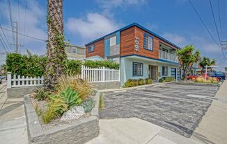 1901-1905 Phelan Ln.