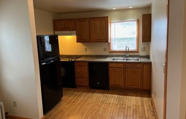 2 Bedroom / 1 1/2 bath in Lake neighborhood