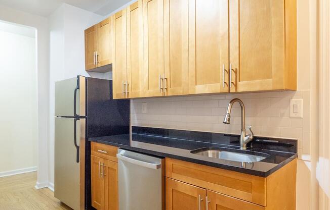 3 beds, 1 bath, $4,729, Unit 3-C