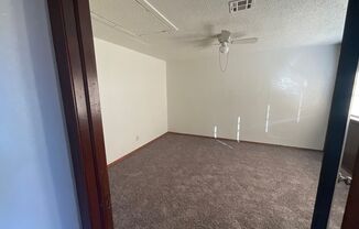 3 beds, 1 bath, $950