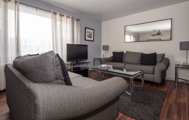 2 beds, 1 bath, 725 sqft, $1,799, Unit C207