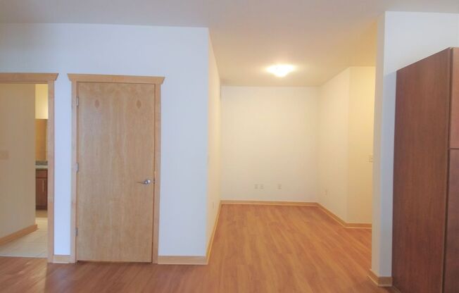 1 bed, 1 bath, 1,120 sqft, $2,025, Unit 400