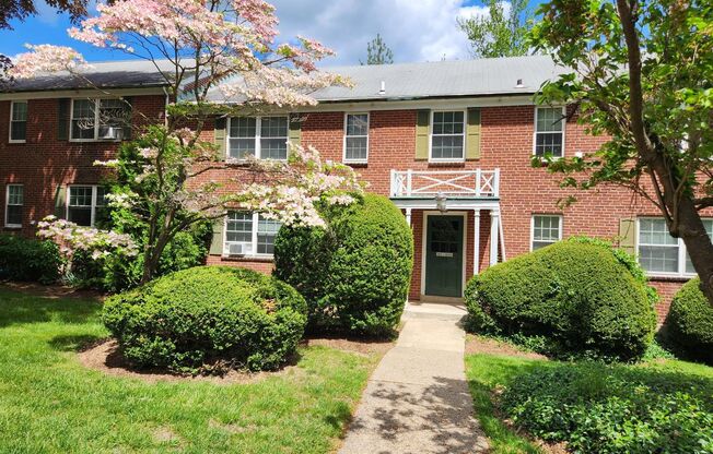 1 bed, 1 bath, 663 sqft, $2,050, Unit H-09