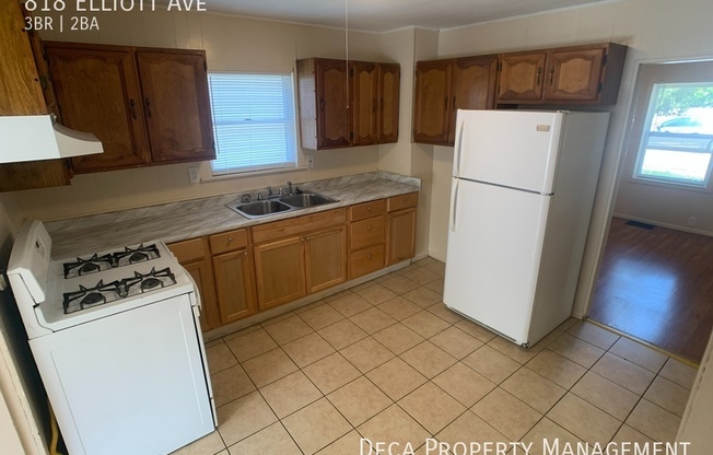 3 beds, 1.5 baths, 1,570 sqft, $1,300