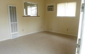 Cute 1 bed 1 bath duplex