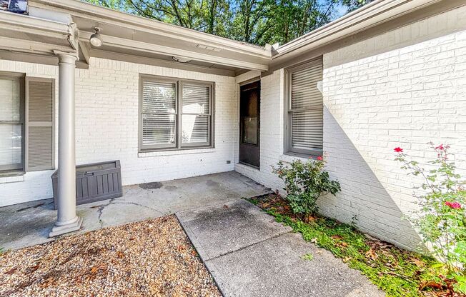 Charming Updated 2BR/2BA Duplex Close To Everything!