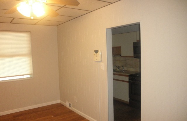 3 beds, 1 bath, $1,400