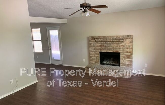 3 beds, 2 baths, 1,300 sqft, $1,795