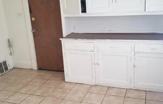 Get $300 off your first month’s rent– Ready for Move-In!