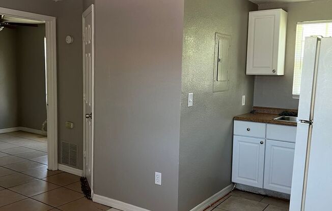 2 beds, 1 bath, $1,300