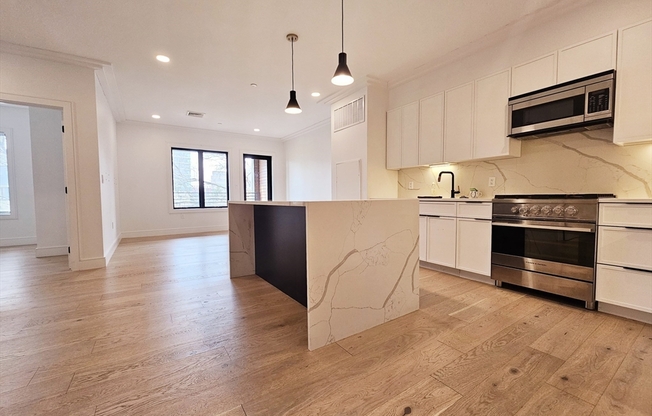 3 beds, 2 baths, 1,235 sqft, $4,960, Unit 310