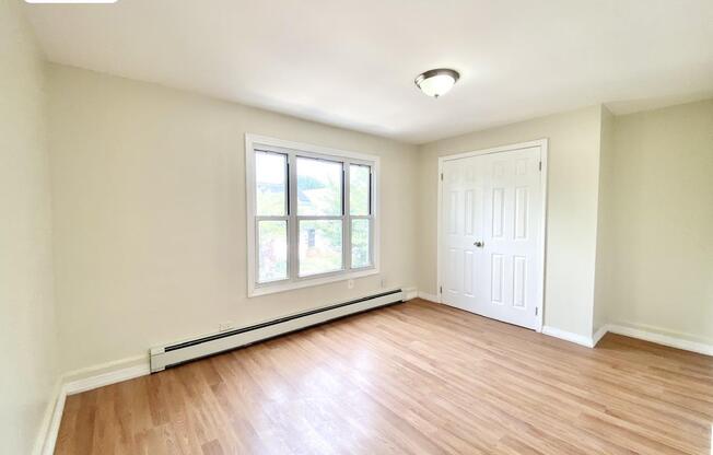 1198 E 94 ST