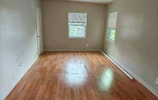 1418 UN ST W