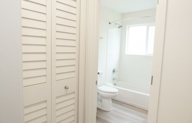 1 bed, 1 bath, 560 sqft, $1,725, Unit 54-4