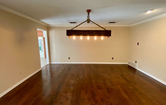 Spacious 3/2/2 in Woodland Park