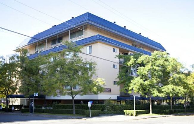 Hilltop Court Apartments