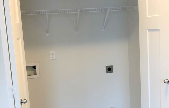 3 beds, 2 baths, 1,044 sqft, $1,850, Unit 215