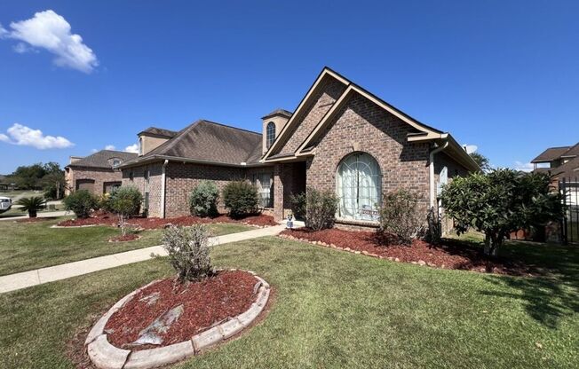 Beautifully Furnished 4-Bedroom Home in Zachary's Audubon Lakes!