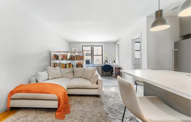 50 E 8 ST