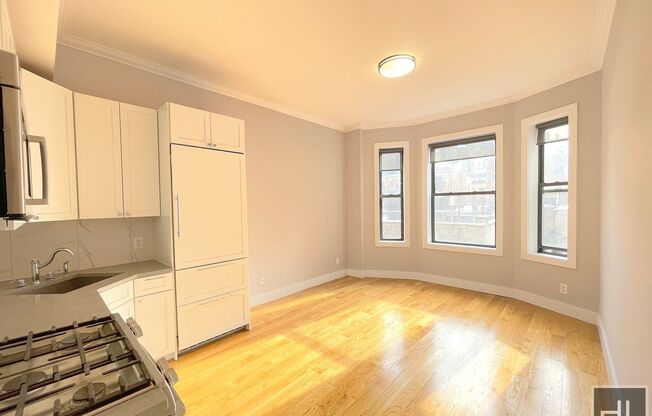 252 W 76 ST