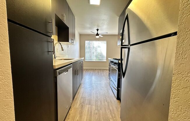 2 beds, 2 baths, 946 sqft, $1,950, Unit 102