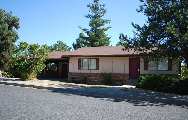 2030-2040 NW Friel Street