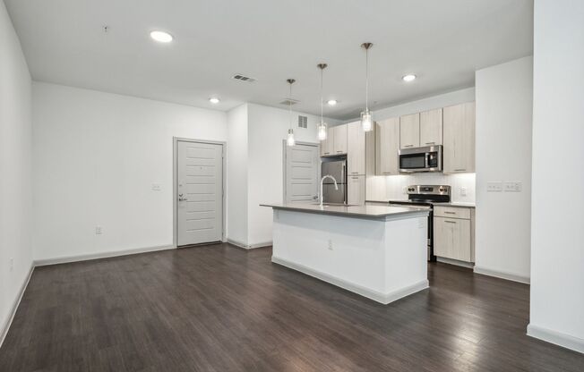 1 bed, 1 bath, 777 sqft, $1,540, Unit 1310