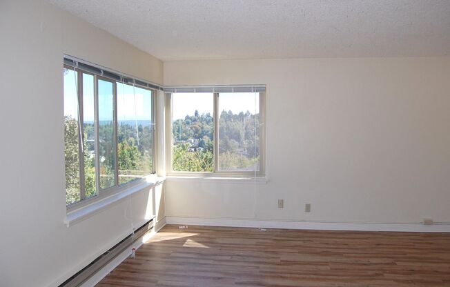 2 Bedroom Corner Unit - Cap Hill/Madison Valley central location