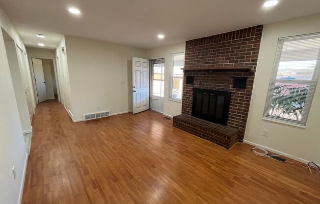$500 Move in Special - Spacious 4 bed 2 bath Townhouse Near Fitzsimmons/Anschutz Campus with Finished Basement!!
